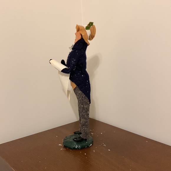 "THE CAROLERS"  SINGING MAN FIGURE 1982 - BUYERS CHOICE - Picture 3 of 10